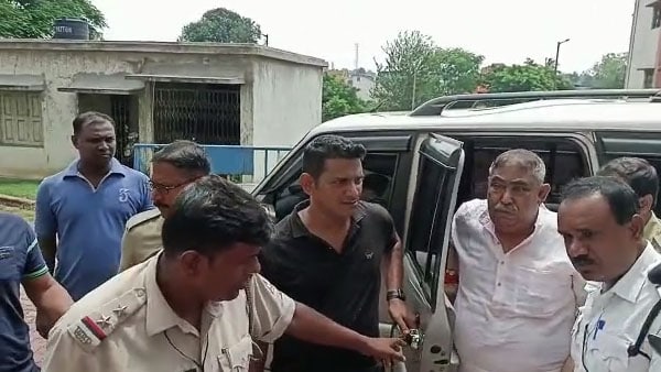  সত্যের জয় হল। 