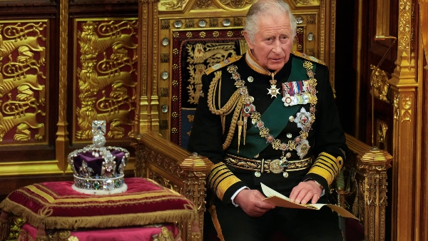 সমস্ত সোনা এবং হীরা ফেরত দেওয়া সমস্ত সোনা এবং হীরা ফেরত দেওয়া