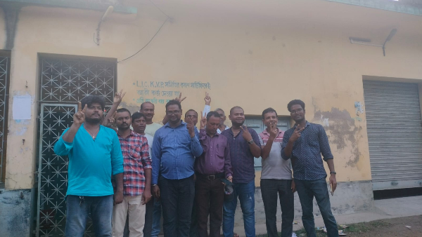 এলাকায় উত্তেজনা এলাকায় উত্তেজনা