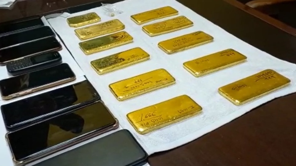 ১১ কেজি ওজনের সোনা উদ্ধার ১১ কেজি ওজনের সোনা উদ্ধার