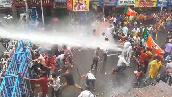 সাঁতরাগাছিতে ধুন্ধুমার 