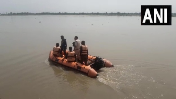 ব্রহ্মপুত্রে নৌকাজুবি ব্রহ্মপুত্রে নৌকাজুবি