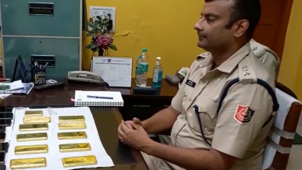 গ্রেফতার বেশ কয়েকজন গ্রেফতার বেশ কয়েকজন