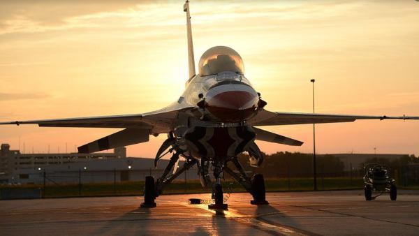 F-16 অত্যাধুনিক যুদ্ধবিমান F-16 অত্যাধুনিক যুদ্ধবিমান