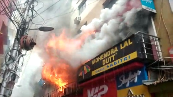 ময়দানে আগুন ময়দানে আগুন