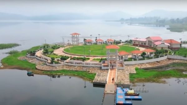 কাছে পিঠে কী কী দেখার আছে