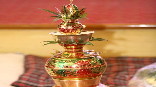 রূপোর জিনিস অর্পণ