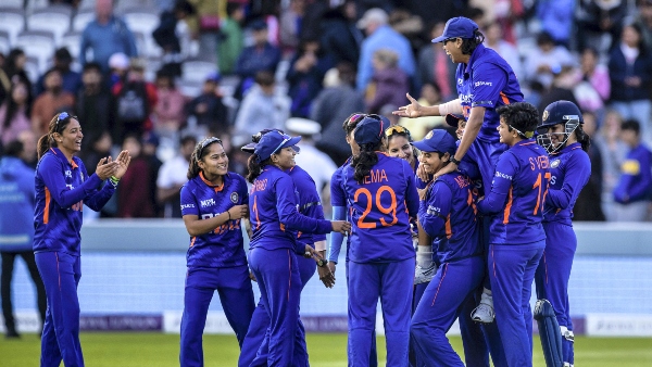 শেষ ম্যাচের কীর্তি ঝুলনের: