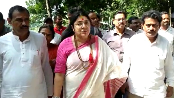 লকেটকে প্রবেশে বাধা লকেটকে প্রবেশে বাধা