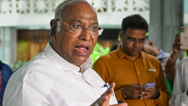 খাড়গেতেই আস্থা সোনিয়ার খাড়গেতেই আস্থা সোনিয়ার