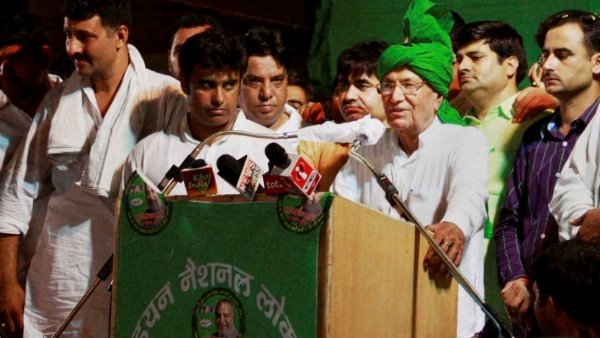 কংগ্রেসকে নিয়ে মতানৈক্য রয়েছে আইএনএলডির মঞ্চেও কংগ্রেসকে নিয়ে মতানৈক্য রয়েছে আইএনএলডির মঞ্চেও