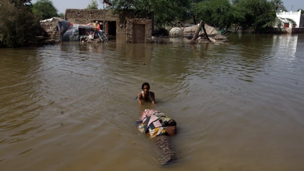 ৩ কোটি ৩০ লক্ষ মানুষ ক্ষতিগ্রস্ত ৩ কোটি ৩০ লক্ষ মানুষ ক্ষতিগ্রস্ত