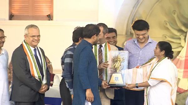 এক মঞ্চে মমতা-সৌরভ