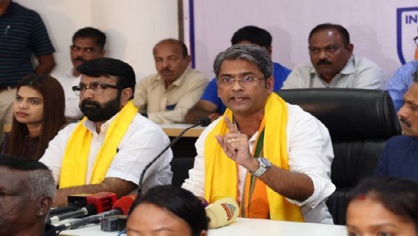 কল্যাণে আস্থা বিজয়নের