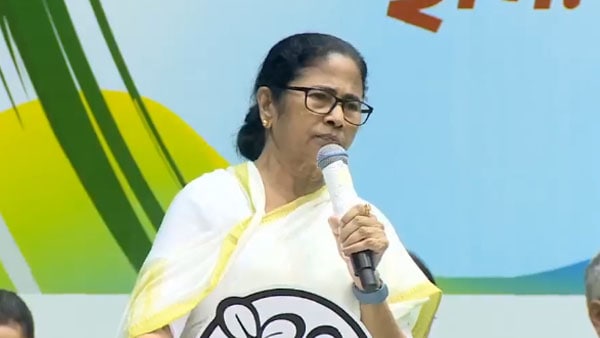 বিরোধী ঐক্যের বার্তা মমতার