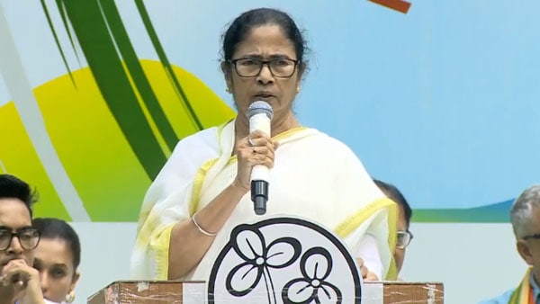 সন্ধেয় দিল্লিতে অনুষ্ঠান