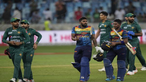 ভারতীয় আম্পায়ারকে পরিচয় মনে করালেন পাকিস্তান অধিনায়ক ভারতীয় আম্পায়ারকে পরিচয় মনে করালেন পাকিস্তান অধিনায়ক