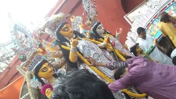 সিরাজের পরাজয়ের আনন্দে সিরাজের পরাজয়ের আনন্দে