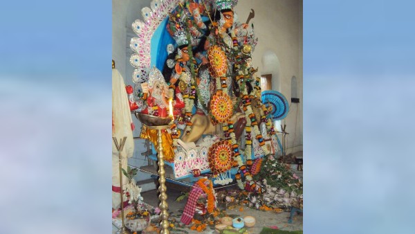 ছিয়াত্তরের মন্বন্তরে সময়েই অলৌকিক ভাবে বাড়িতে এসে পৌঁছায় রাজার উপহার, শুরু হয় ঘোষ পরিবারের দুর্গোৎসব 