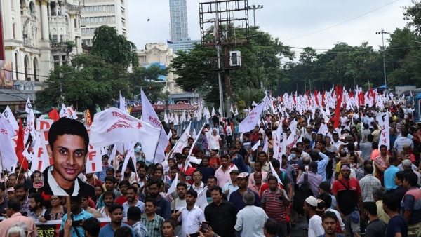 বিজেপিকে টপকে বিকল্প হওয়ার বার্তা বিজেপিকে টপকে বিকল্প হওয়ার বার্তা