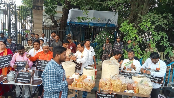 গান গাইতে গাইতে চলে বিক্রি