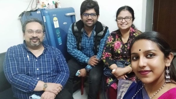  ফেসবুকে পরিচয়