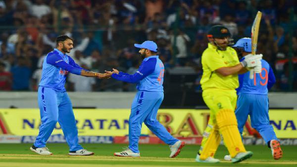ভারতকে ম্যাচে ফেরান অক্ষর ভারতকে ম্যাচে ফেরান অক্ষর