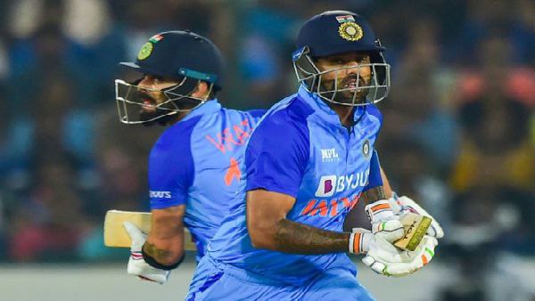  কার পাল্লা ভারী? 