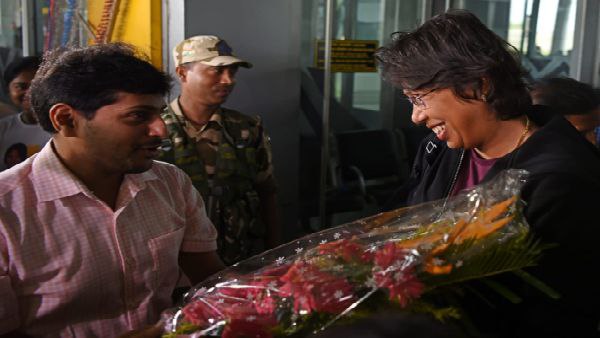 ঝুলন বরণ ঝুলন বরণ