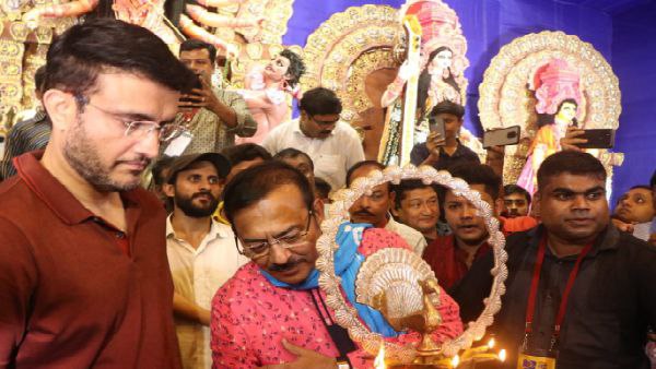 কলকাতায় লর্ডসের ব্যালকনি, জার্সির বদলে পতাকা ওড়ালেন সৌরভ