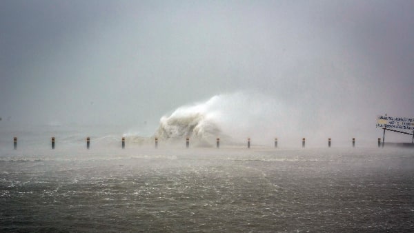 ত্রাণ শিবিরে আশ্রয়