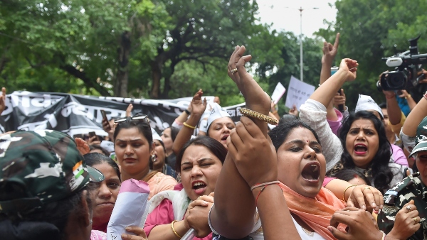 হত্যাকাণ্ডের নেপত্যে কে হত্যাকাণ্ডের নেপত্যে কে