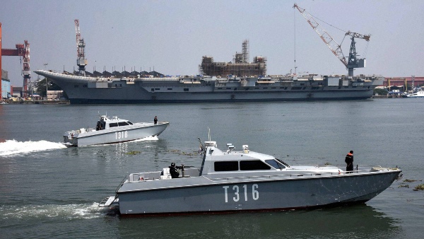 সমরাস্ত্রে সজ্জিত জাহাজ সমরাস্ত্রে সজ্জিত জাহাজ