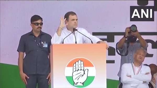 মোদী ঘনিষ্ঠ দুই ব্যবসায়ীকে নিশানা মোদী ঘনিষ্ঠ দুই ব্যবসায়ীকে নিশানা