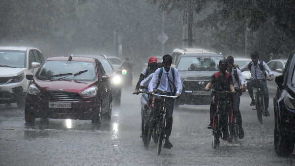 উত্তরবঙ্গেও বৃষ্টির পূর্বাভাস দেওয়া হয়েছে। উত্তরবঙ্গেও বৃষ্টির পূর্বাভাস দেওয়া হয়েছে।