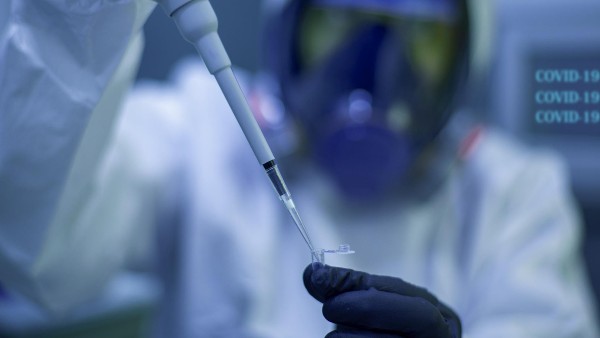 এক মুঠো খাবারের জন্য লড়াই