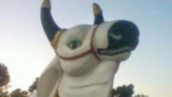 দুঃখের কাহিনি বর্ণনা করেন পুরোহিতের কাছে দুঃখের কাহিনি বর্ণনা করেন পুরোহিতের কাছে