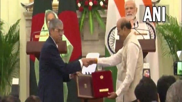 মোদীর সঙ্গে দ্বিপাক্ষিক বৈঠকে শেখ হাসিনা, স্বাক্ষরিত হল জলবণ্ট-সহ সাতটি মউ মোদীর সঙ্গে দ্বিপাক্ষিক বৈঠকে শেখ হাসিনা, স্বাক্ষরিত হল জলবণ্ট-সহ সাতটি মউ