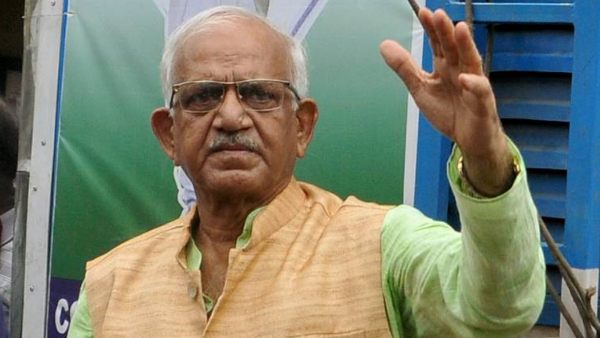 রাজনীতিতে রয়েছেন মাথা উঁচু করে রাজনীতিতে রয়েছেন মাথা উঁচু করে