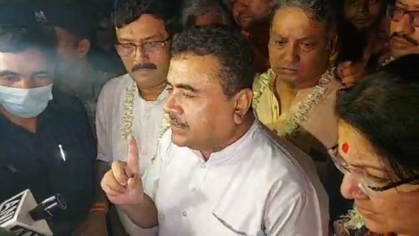গ্রেফতারের বিরুদ্ধে প্রতিবাদ 