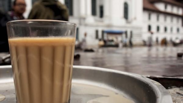 দুধ চা খাবেন নাকি কালো চা দুধ চা খাবেন নাকি কালো চা