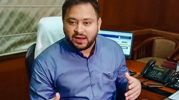 উপমুখ্যমন্ত্রীর কাছে চাকরির আবেদন