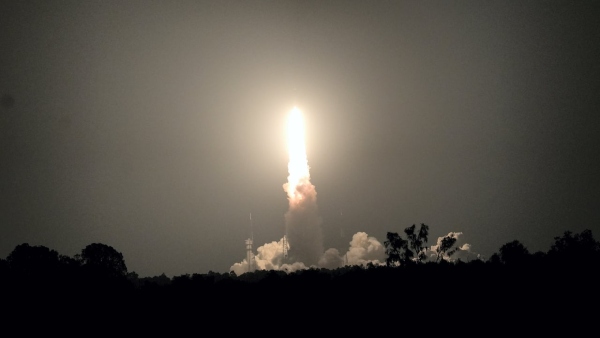 এলভিএম থ্রি-এম ২ পাড়ি দিল মহাশূ্ন্যে