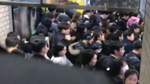 কীভাবে ঘটল এই পদপিষ্টের ঘটনা কীভাবে ঘটল এই পদপিষ্টের ঘটনা