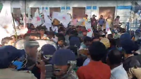 লালগোলা থানা অভিযানের পর এসপি অফিস ঘেরাও