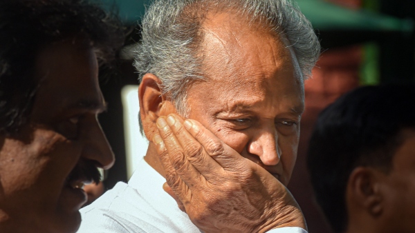 অশোক গেহলটের ‘চিরকুট’ প্রকাশ