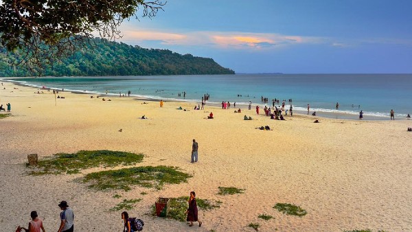 যে দুই আধিকারিক গণধর্ষণে অভিযুক্ত