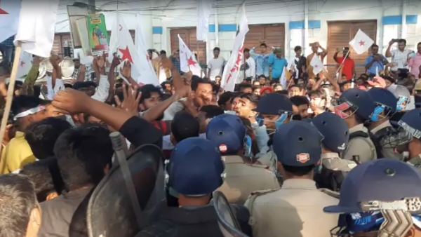 পুলিশ ও ডিওয়াইএফআই-এর কর্মীদের সঙ্গে পুলিশের বচসা