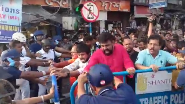 পুলিশের জুলুমের প্রতিবাদে বিজেপির মিছিল