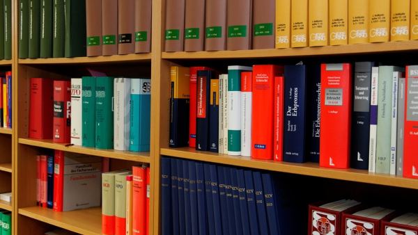 হিন্দি বর্ণমালাতেও একই ধরনের শব্দভাণ্ডার